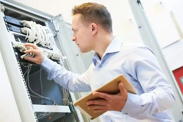 network-engineer-admin-at-data-center