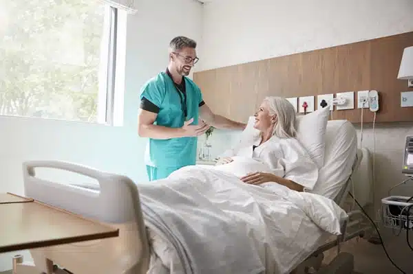 nurse-talking-to-hospital-patient